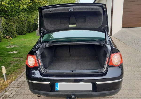 Volkswagen Passat cena 10900 przebieg: 354000, rok produkcji 2006 z Gostyń małe 67